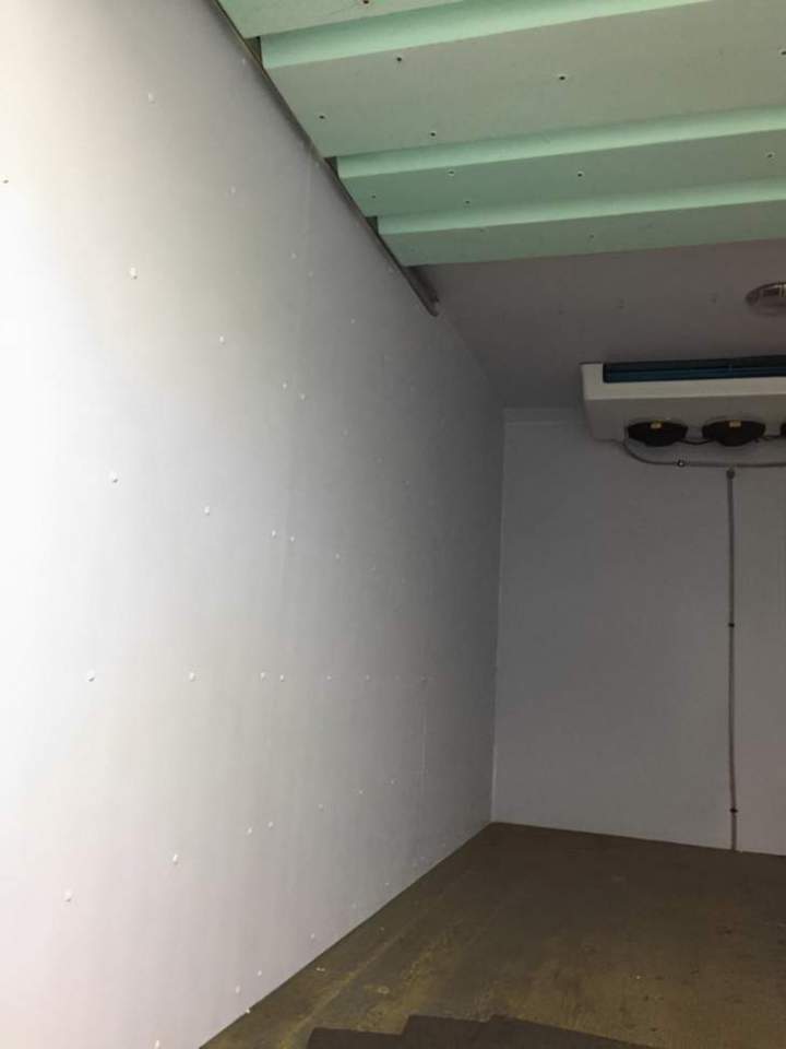 Insulation work for vans in Montreal